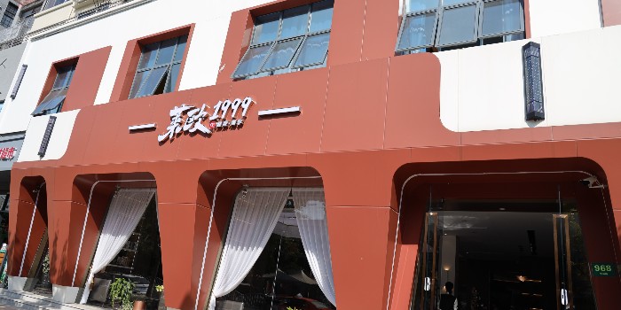 鋁單板定制什么樣的廠家才靠譜？甄別鋁單板廠家品牌是一個(gè)簡(jiǎn)單的辦法